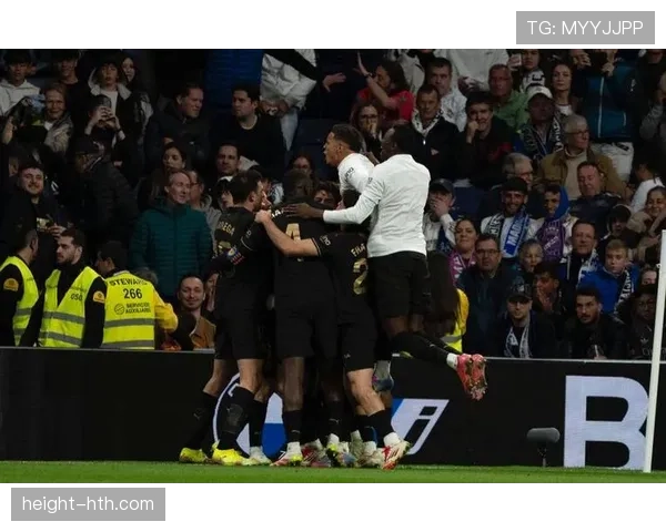 瓦伦西亚管理层决策争议持续发酵,对球队当前赛季稳定发展形成制约 瓦伦西亚管理层决策争议持续发酵,对球队当前赛季稳定发展形成制约