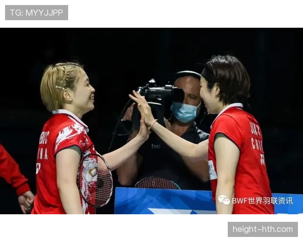 山口茜训练完直接啃饭团？这自律程度我连她影子都追不上