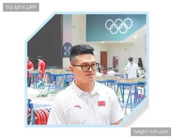 石智勇训练完吃五碗饭，教练说他饭量快赶上举重台了